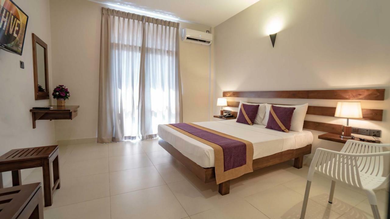 Hive 68 - Hotel And Resorts Negombo Eksteriør billede